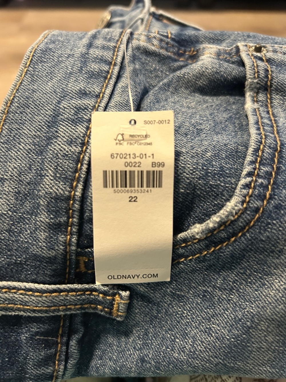 Old Navy Women’s Plus Size Mid-Rise Boyfriend Jean Short 22 - Picture 9 of 9